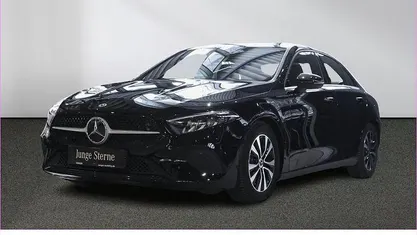 Gebraucht Mercedes A180 136 PS (100 kW) 2024 Schwarz Limousine