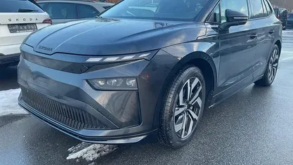 Gebraucht 2025 Skoda Enyaq iV SportLine SUV | 49.875 € (Fairer Preis)