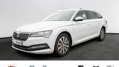 Gebraucht 2022 Skoda Superb Style Kombi | 30.291 € (Fairer Preis)