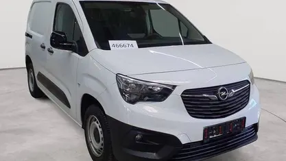 Gebraucht Opel Combo 102 PS (75 kW) 2024 Kaolin weiß Van