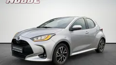 Silber Gebraucht 2023 Toyota Yaris Hybrid Comfort Limousine | 21.890 € (Fairer Preis)