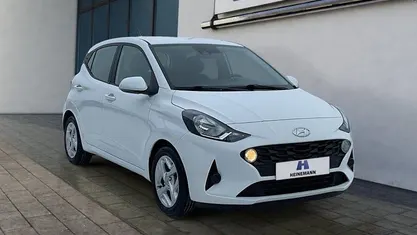 Gebraucht Hyundai i10 Trend 67 PS (49 kW) 2020 Weiß Kleinwagen