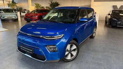 Neptunblau met. Gebraucht 2024 Kia Soul EV Inspiration SUV | 30.775 € (Fairer Preis)