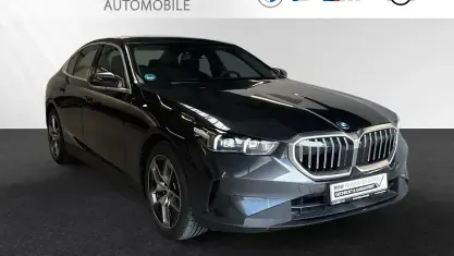Gebraucht BMW 530e Sport Line 299 PS (219 kW) 2024 Sophistograu brillanteffekt metallic Limousine