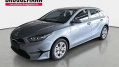 Silber Neu 2025 Kia Ceed Limousine | 25.490 € (Fairer Preis)