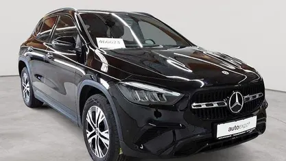 Gebraucht Mercedes GLA250 Advanced 163 PS (119 kW) 2024 Nachtschwarz SUV