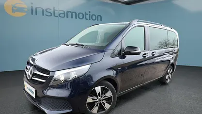 Blau Gebraucht 2022 Mercedes V220 Van / Kleinbus | 49.299 € (Fairer Preis)