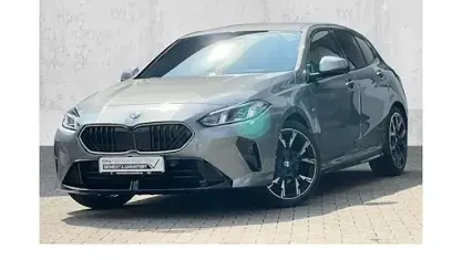 Gebraucht BMW 120 M Sport 163 PS (119 kW) 2025 Skyscraper grau Kleinwagen