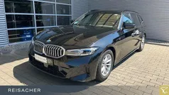 Saphirschwarz metallic Gebraucht 2024 BMW 318 Comfort Edition Kombi | 36.749 € (Fairer Preis)