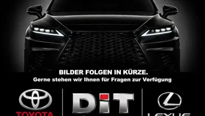 Gebraucht Toyota Yaris Multidrive S 99 PS (72 kW) 2013 Schneeweiß Kleinwagen