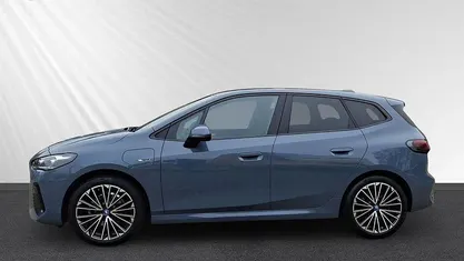 Blau Gebraucht 2022 BMW 225 Active Tourer M Sport Van / Kleinbus | 31.998 € (Fairer Preis)