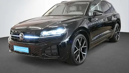 Grenadillschwarz metallic Gebraucht 2023 VW Touareg R-line SUV | 65.990 € (Fairer Preis)