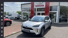 Shimmering silver metallic Gebraucht 2023 Toyota Yaris Cross Team SUV | 25.990 € (Fairer Preis)