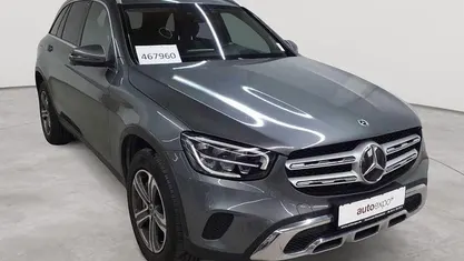 Gebraucht Mercedes GLC300e 194 PS (142 kW) 2021 Selenitgrau metallic SUV