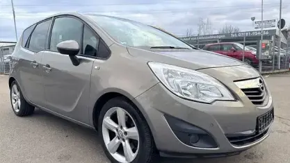 Gebraucht Opel Meriva Edition 140 PS (102 kW) 2010 Braun Van / Kleinbus