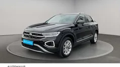 Deep black perleffekt Gebraucht 2024 VW T-Roc Style SUV | 31.890 € (Fairer Preis)