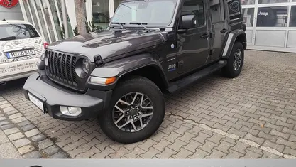 Grau (granite crystal perleffekt) Gebraucht 2021 Jeep Wrangler Sahara SUV | 45.850 € (Superpreis)