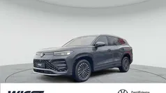 Delfingrau metallic Gebraucht 2025 VW Tayron R-line SUV | 54.450 € (Superpreis)