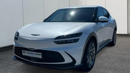 Second-hand Genesis GV60 Sport 233 kW (318 CP) 2022 Alb SUV