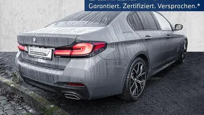Usata BMW 545e M Sport 394 CV (289 kW) 2021 Grigio Berlina