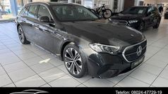 Grau Gebraucht 2023 Mercedes E220 Avantgarde Limousine | 49.650 € (Fairer Preis)