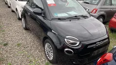 Schwarz Gebraucht 2023 Fiat 500e Kleinwagen | 22.889 € (Fairer Preis)