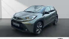 Grün Gebraucht 2023 Toyota Aygo Pulse Kleinwagen | 15.890 € (Fairer Preis)