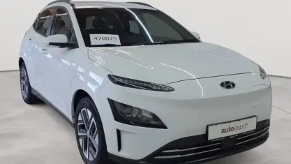Gebraucht Hyundai Kona Select 100 kW (136 PS) 2022 Polar weiß SUV