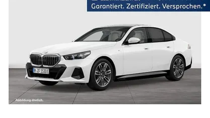 Weiß Gebraucht 2025 BMW 550e M Sport Limousine | 72.690 € (Fairer Preis)