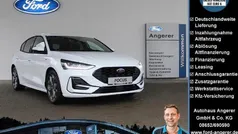 Frost weiß Gebraucht 2024 Ford Focus ST-Line Limousine | 26.990 € (Fairer Preis)
