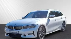 Weiss Gebraucht 2020 BMW 320 Luxury Line Kombi | 29.488 € (Fairer Preis)