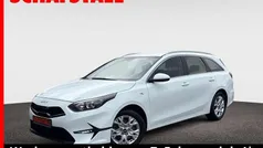 Weiss ((wd) cararraweiss) Gebraucht 2024 Kia Ceed Sportswagon Comfort Kombi | 22.479 € (Superpreis)