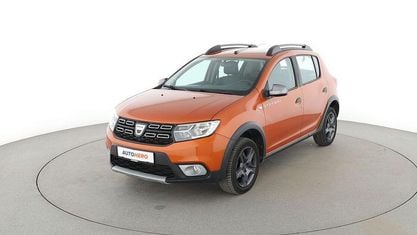 Używany Dacia Sandero Celebration 90 KM (66 kW) 2018 Pomarańczowy Hatchback