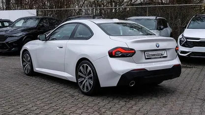 Gebraucht BMW 220 Sport Line 190 PS (139 kW) 2023 Weiß Coupé
