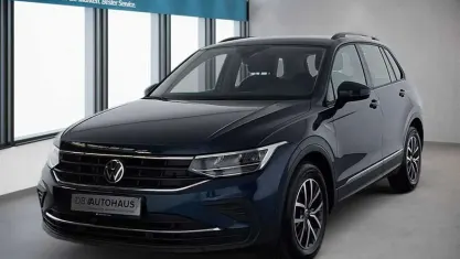 Gebraucht VW Tiguan Life 150 PS (110 kW) 2023 Blau SUV