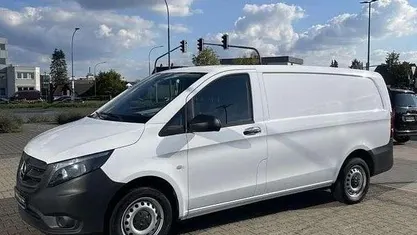 Weiß Gebraucht 2023 Mercedes Vito Van | 25.749 € (Guter Preis)