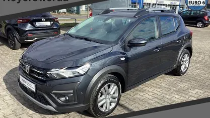 Gebraucht Dacia Sandero Stepway 110 PS (80 kW) 2023 Grau schwarz Kleinwagen