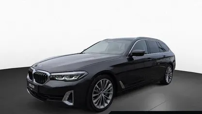 Sophistograu (grau) Gebraucht 2023 BMW 530 Luxury Line Kombi | 43.940 € (Fairer Preis)