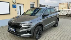 Graphitegrey metallic Neu 2025 Skoda Karoq SportLine SUV | 37.190 € (Fairer Preis)