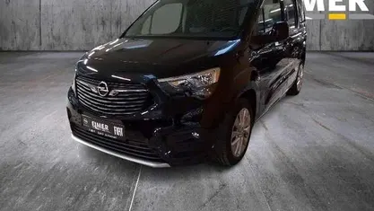 Gebraucht 2024 Opel Combo-e Life Ultimate Van / Kleinbus | 26.980 € (Fairer Preis)