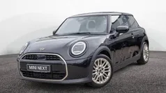 Schwarz Gebraucht 2024 Mini Cooper Favoured Kleinwagen | 28.900 € (Fairer Preis)