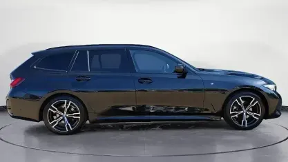Gebraucht BMW 320 M Sport 184 PS (135 kW) 2025 Schwarz Kombi