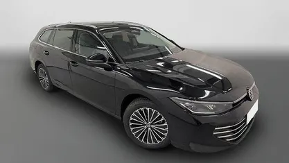 0e grenadilla black met. Neu 2025 VW Passat Elegance Kombi | 41.545 € (Superpreis)