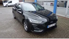 Schwarz Gebraucht 2023 Ford Focus ST-Line Limousine | 24.475 € (Fairer Preis)