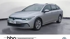 Silber Gebraucht 2023 VW Golf VIII Life Kombi | 24.990 € (Fairer Preis)
