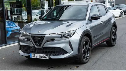 Grigio arese metallic Gebraucht 2025 Alfa Romeo GT Junior Edizione Speciale SUV | 28.295 € (Guter Preis)