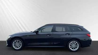 Black sapphire metallic (schwarz) Gebraucht 2025 BMW 320 M Sport Kombi | 41.990 € (Fairer Preis)