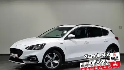 Gebraucht Ford Focus Active 125 PS (91 kW) 2022 Frozen white Limousine
