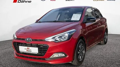 Rot Gebraucht 2018 Hyundai i20 Passion Limousine | 9.880 € (Fairer Preis)