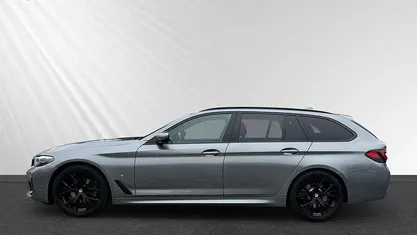 Grau Gebraucht 2022 BMW 520 M Sport Kombi | 32.898 € (Fairer Preis)